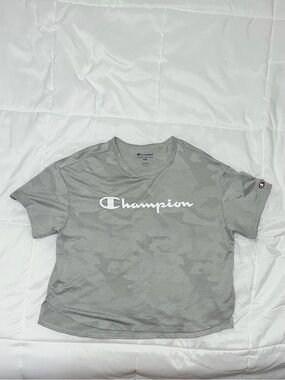 Champion Gray Camo Crop Top Women’s Size Medium Sporty Athleisure Shirt Casual